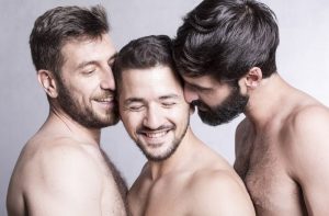 Read more about the article Gay fuck buddies ξεσαλώνουν στην Μύκονο 