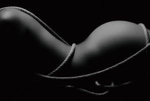 Read more about the article Kinky Sex για αρχάριους και μη – Όλα όσα θέλετε να ξέρετε