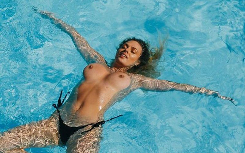 παθιασμένο σεξ στην πισίνα του ξενοδοχείου
