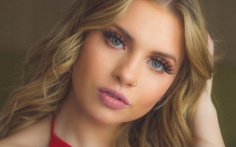 Ρωσίδες vs Ρουμάνες escorts